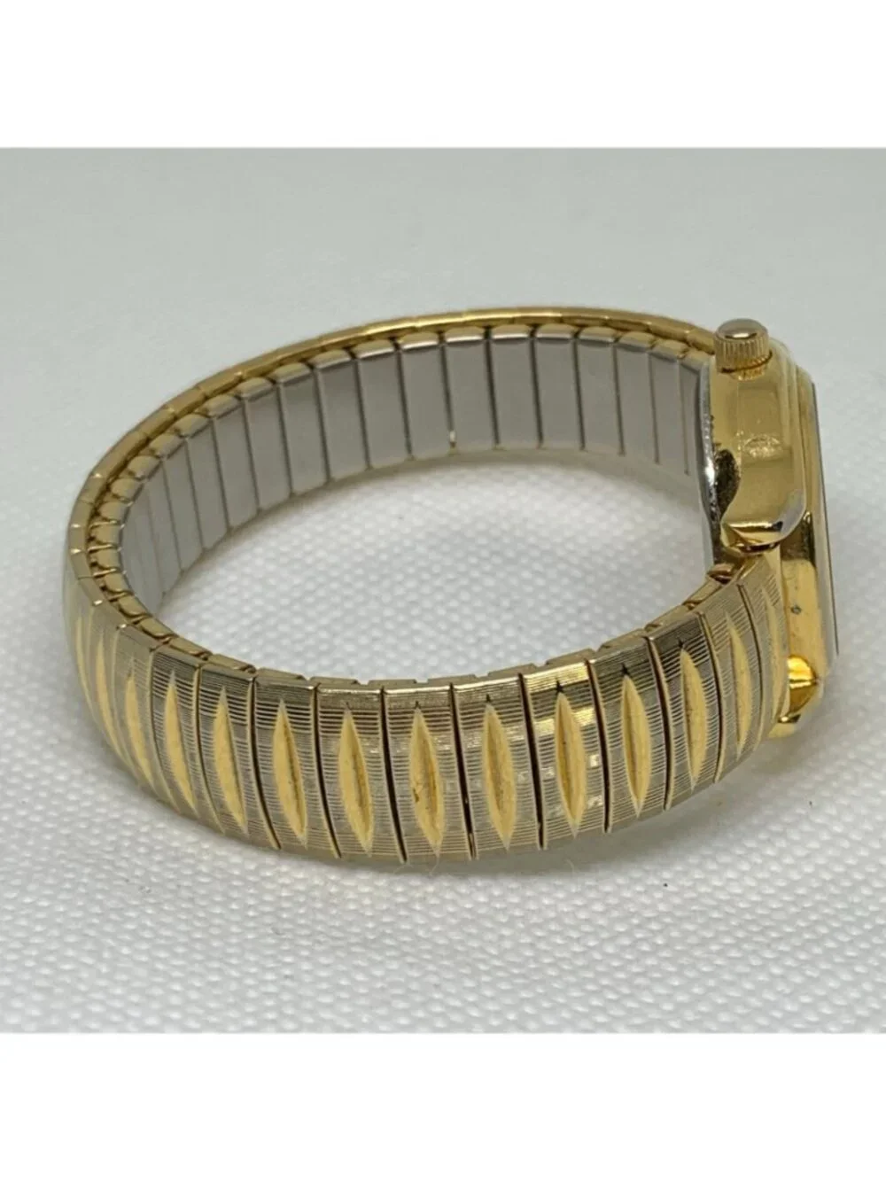 Carriage indiglo gold tone women’s watch 25mm quartz analog size 6” running